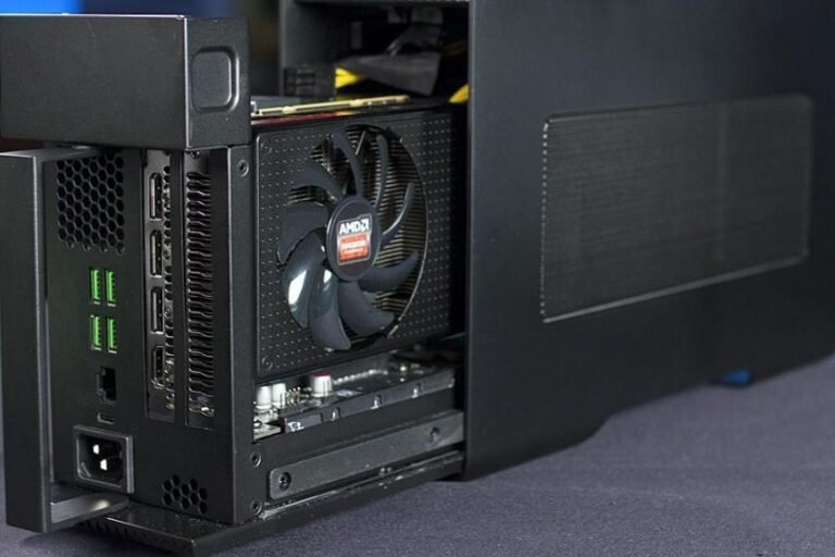 Boîtier EGPU Razer Core X + Carte Graphique Gigabyte RX Vega 64 8Go - Occasion