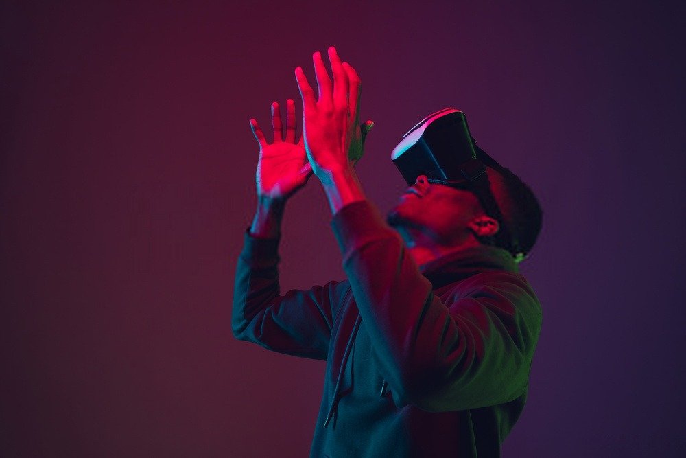 VR kulaklık indiricisi
