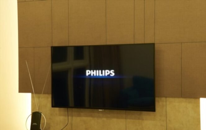 Comment réinitialiser une TV Philips sans télécommande