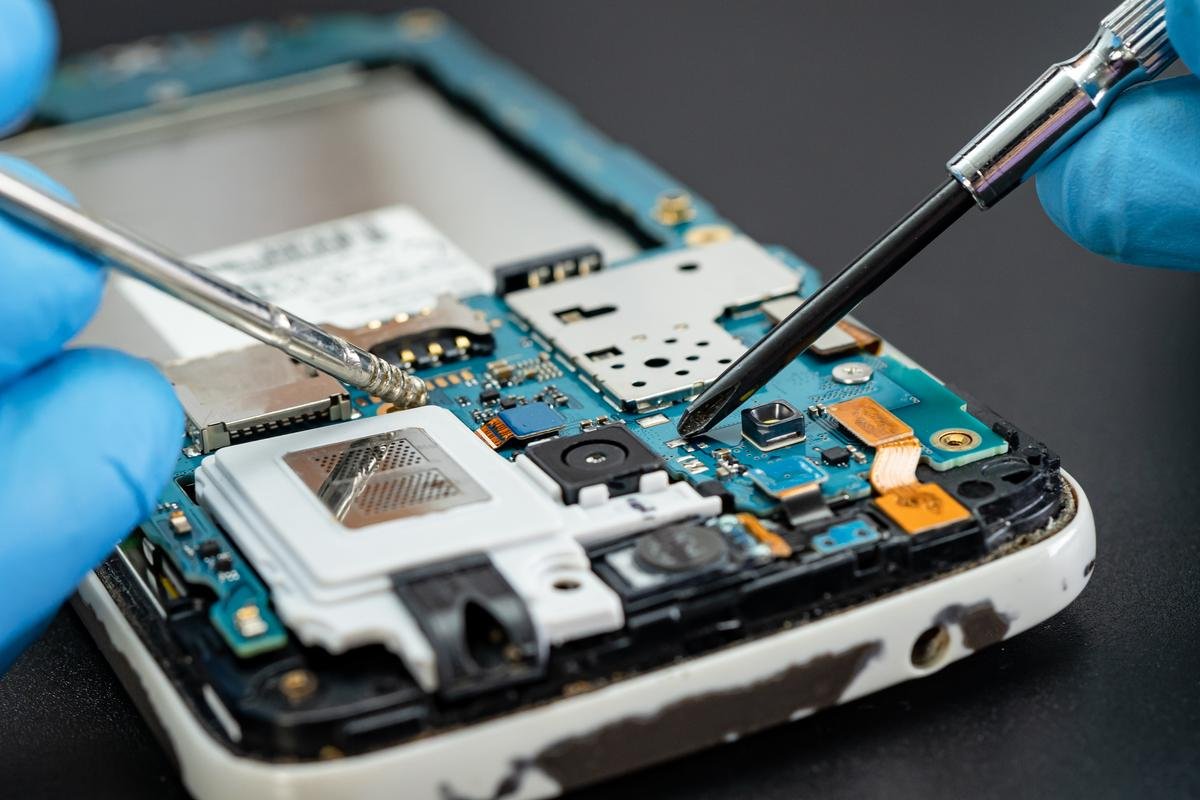 How To Repair Your Smartphone Yourself TT Hardware