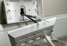 Hvordan koble til en Ethernet-veggkontakt?